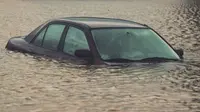 Mobil yang terendam banjir harus dibersihkan pada interior dan eksterior.