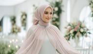 Gamis dengan Cape Ringan. Foto: Gemini