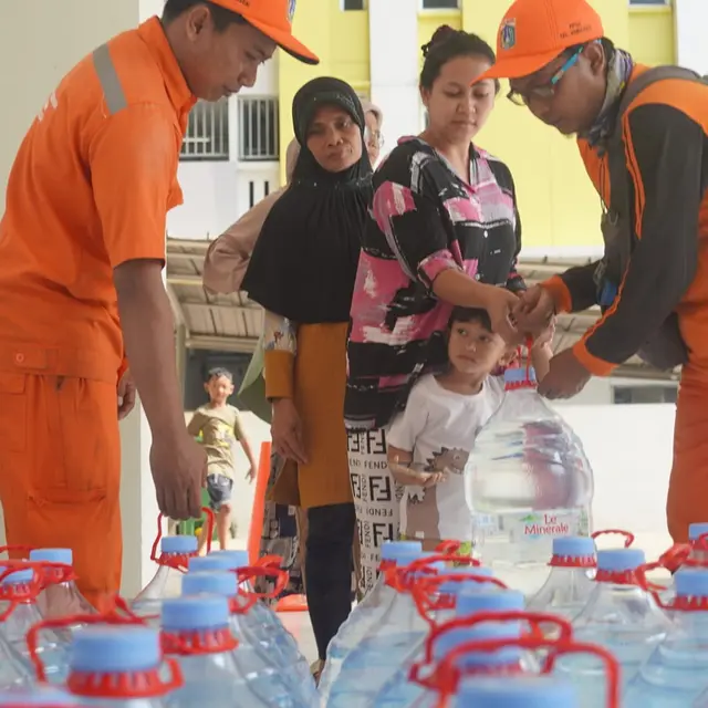 Bantuan Le Minerale Meringankan Beban Para Korban