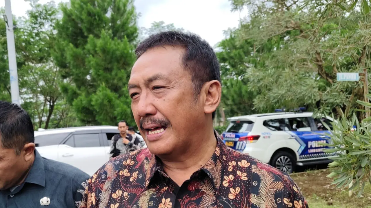 Bupati Sukabumi Asep Japar