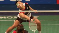 Riky Widianto mengembalikan kok saat berlaga melawan pasangan China, Zhang Nan/Zhao Yunlei, pada BCA Indonesia Open 2016 di Istora Gelora Bung Karno, Senayan, Jakarta, (2/6/2016). (Bola.com/Nicklas Hanoatubun)