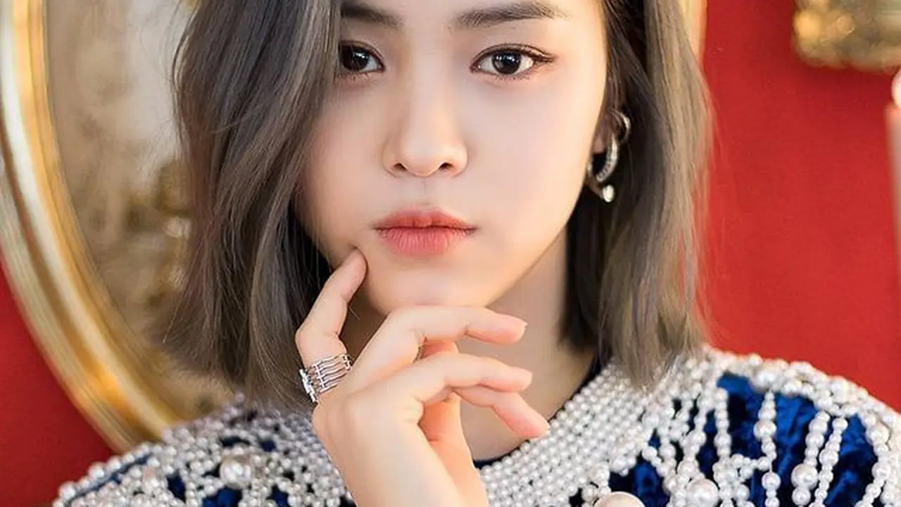 8 Transformasi Warna Rambut Ryujin ITZY yang Berani dan Ekspresif