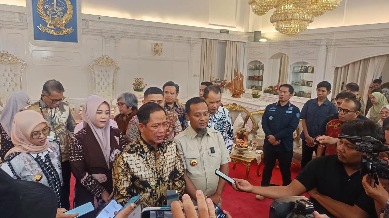 Menteri LHK Dorong PSEL Makassar untuk Hentikan Open Dumping di TPA