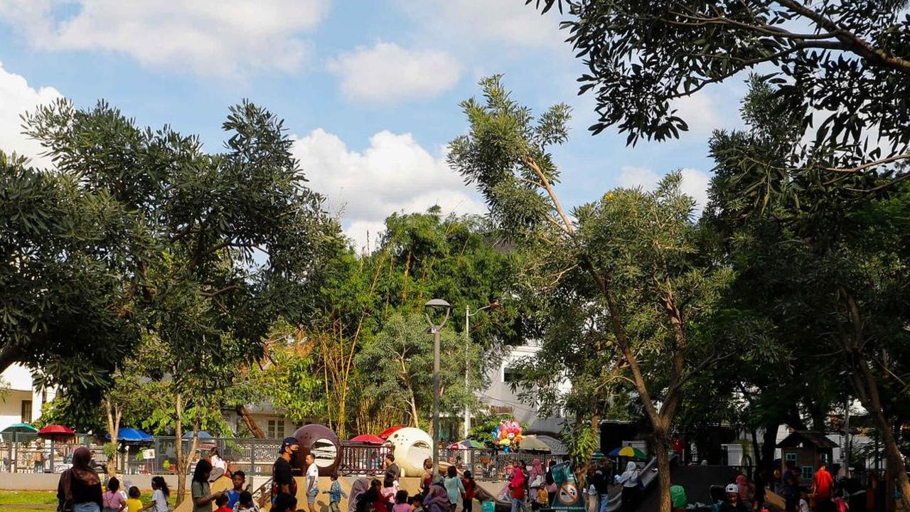 FOTO: Libur Lebaran 2024, Tebet Eco Park Jadi Wisata Alternatif Warga Jakarta