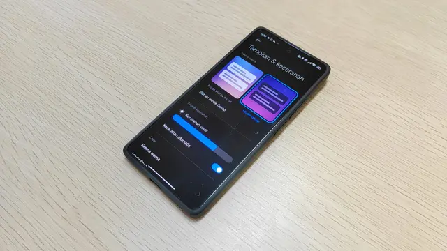 Ilustrasi Dark Mode di HP Android