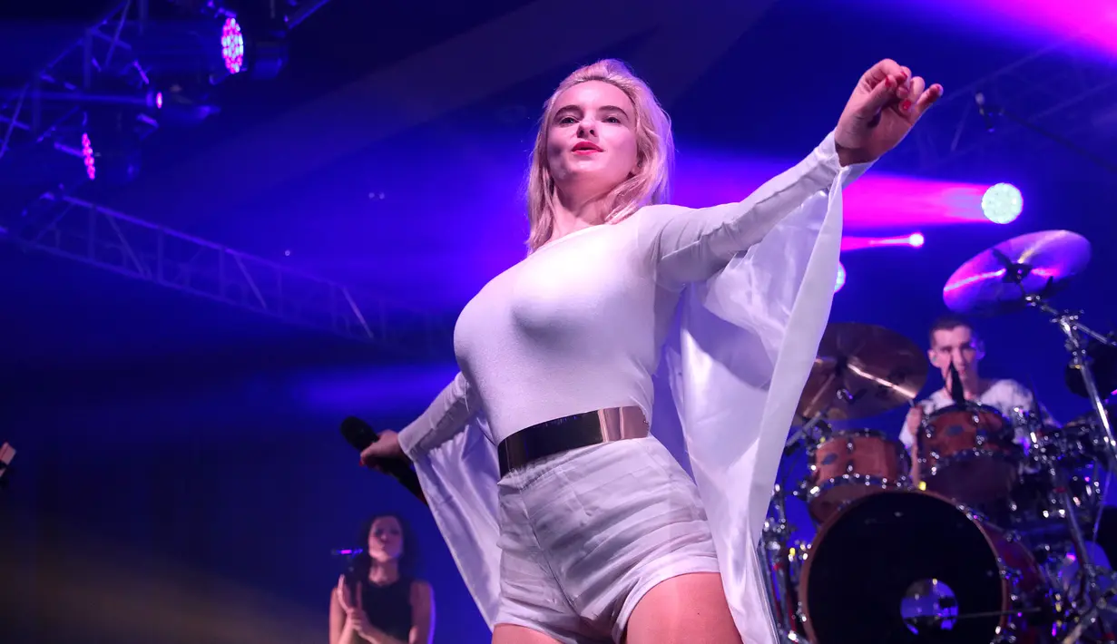 Konser yang berlangsung selama 60 menit ini pun setidaknya mengobati rasa tak sabar para penggemar  yang telah menunggu-nunggu grup bang yang tenar berkat tembang ‘Rather Be’ ini. (Galih W. Satria/Bintang.com)