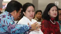 Menko PMK, Puan Maharani menghadiri peluncuran Strategi Perlindungan Konsumen Keuangan (SPKK) OJK di Bursa Efek Indonesia, Jakarta, Kamis (18/5). Acara peluncuran itu ditandai dengan pembukaan perdagangan saham. (Liputan6.com/Immanuel Antonius)