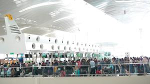 Dampak Abu Vulkanik Anak Krakatau, Bandara Kualanamu Lumpuh dalam Dua Hari