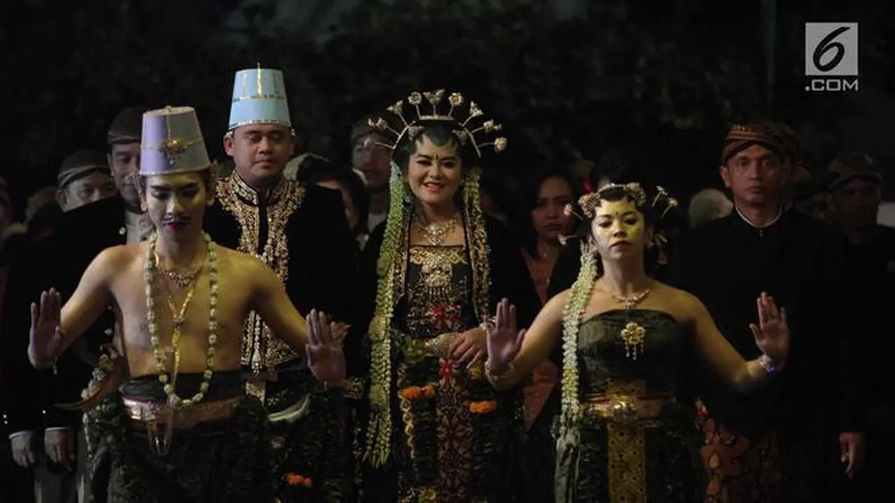 Loro Blonyo Pendamping Setia di Resepsi Pernikahan Kahiyang Ayu
