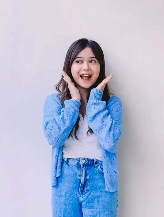 Mengatasi kebosanan tersebut, banyak cara yang dapat dilakukan. Seperti halnya Brisia Jodie yang melakukan banyak hal untuk mengusir kebosanan tersebut. Main game, memasak dan nonton film dilakukannya. (Instagram/brisiajodie96)