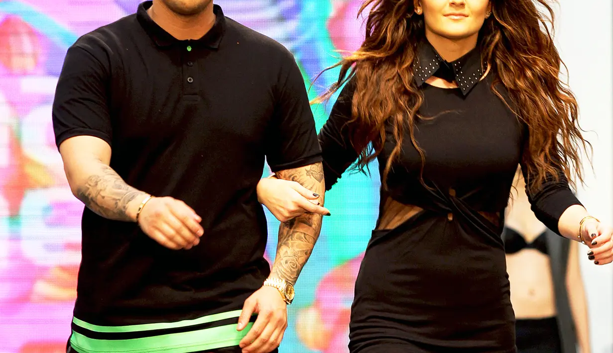 Dilansir dari HollywoodLife, Rob kini sering pergi ke gym bersama dengan Kylie Jenner. (Us Weekly)