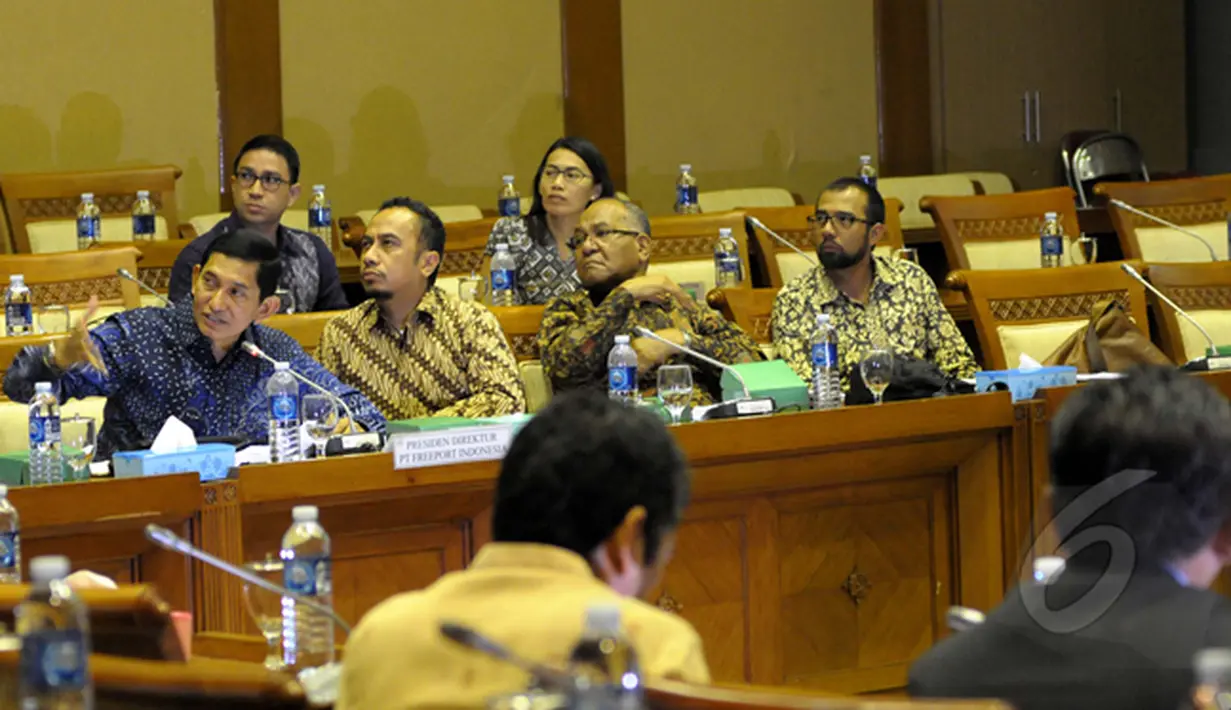 Rapat Komisi VII DPR dengan Presiden Direktur PT Freeport Indonesia, Maroef Sjamsoeddin diwarnai oleh kejadian rebutan giliran bertanya, Jakarta, Selasa (27/1/2015). (Liputan6.com/Andrian M Tunay)