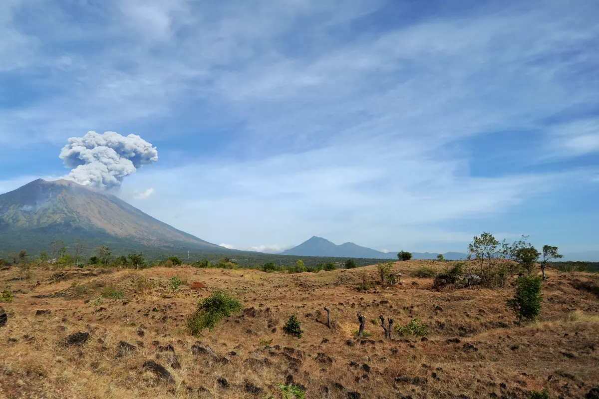 Gunung Agung Meletus