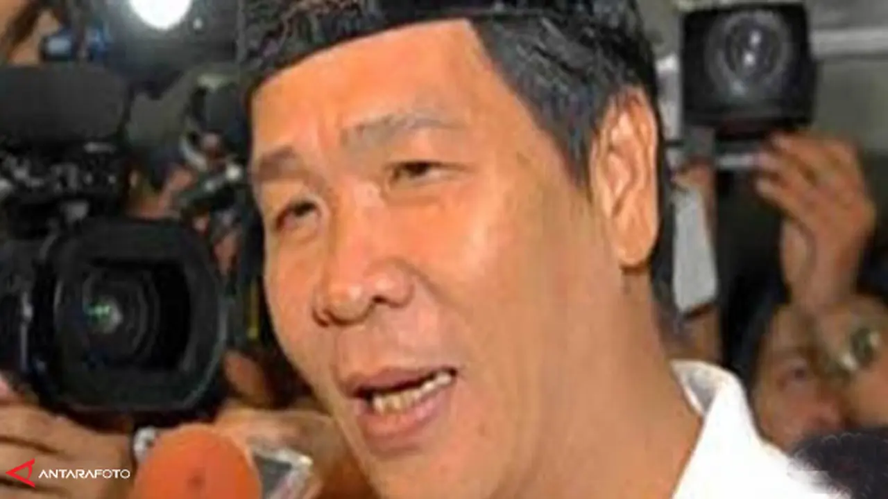 anton-medan-130528b.jpg