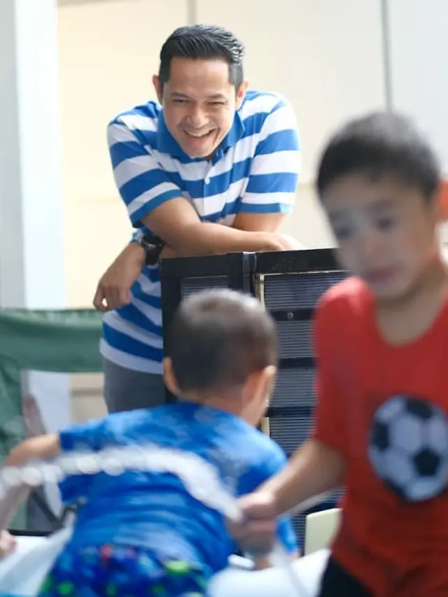 6 Potret Kebersamaan Dude Harlino dan Buah Hatinya, Penuh Kehangatan
