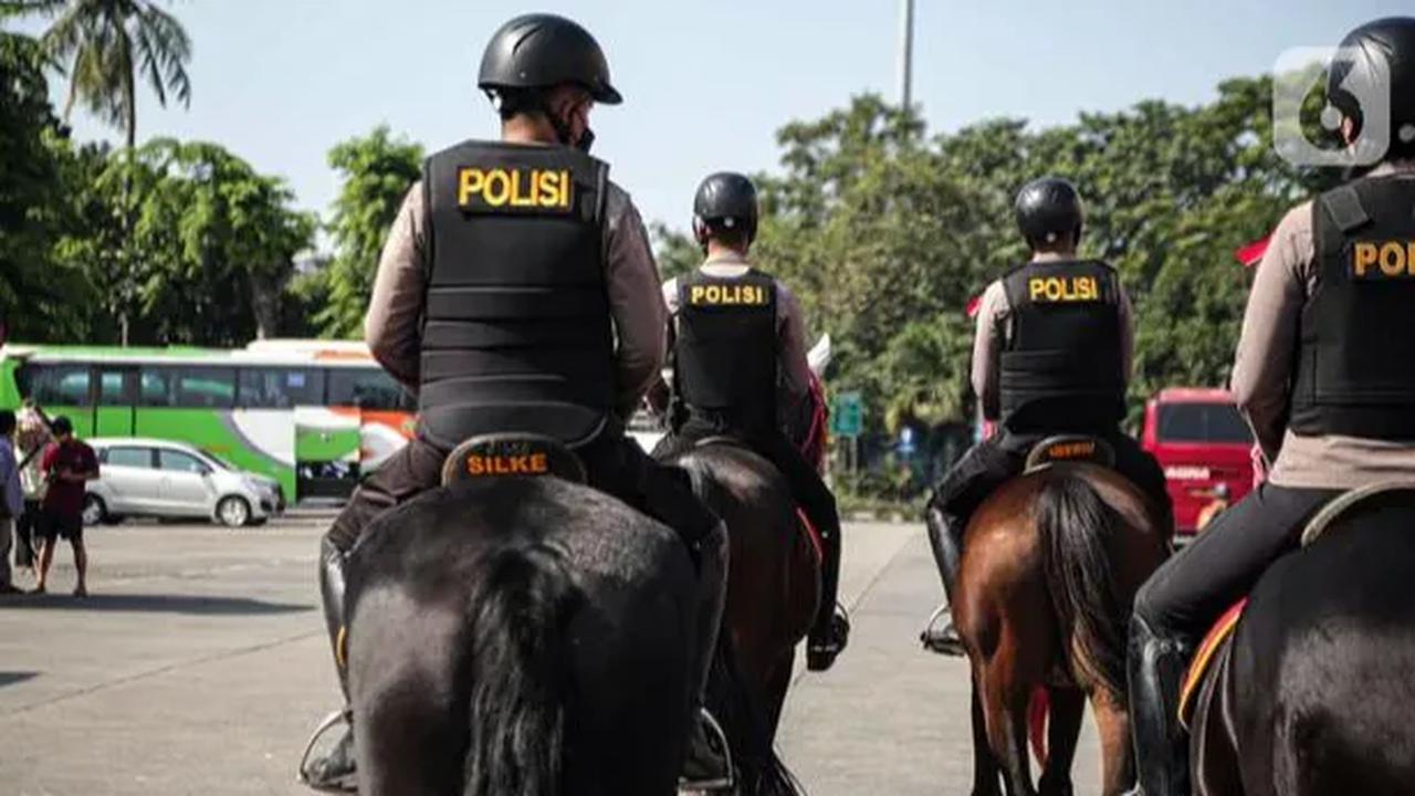 Dia mengambil contoh orang tua David yang sehari-hari bekerja sebagai buruh tidak mengetahui terkait rekrutmen polisi.