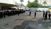 Petugas haji Indonesia menggelar upacara HUT ke-72 RI di Mekah (Liputan6.com/ Taufiqurrohman)