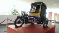 Satu moda transportasi unik yang ada di Siantar, Sumatera Utara, adalah BSA, alias Becak Siantar Asli (BSA). 