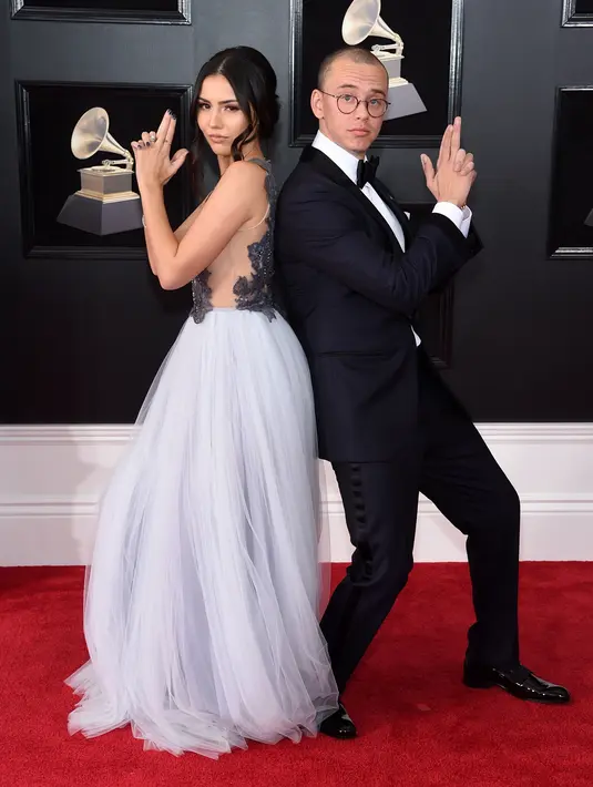 Jessica Andrea tampil konyol namun menggemaskan bersama dengan Logic di Grammy Awards 2018. (JAMIE MCCARTHY / GETTY IMAGES NORTH AMERICA / AFP)
