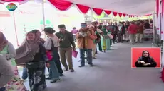 Ribuan warga mengantre di stan e-KTP yang dirancang Kementerian Dalam Negeri (Kemendag) dalam Nusantara Expo dan Forum 2017.