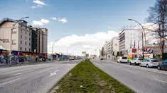Jalanan yang kosong di Berlin, ibu kota Jerman (22/3/2020). Demi menahan laju penyebaran coronavirus baru (COVID-19), Jerman melarang pertemuan publik lebih dari dua orang, menurut langkah terbaru negara tersebut yang diumumkan pada Minggu (22/3). (Xinhua/Binh Truong)