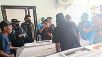 Empat dari 16 jenazah korban kebakaran Panti Werdha Damai Manado yang terjadi pada, Minggu, 28 Desember 2025 malam berhasil teridentifikasi. (Liputan6.com/Yoseph Ikanubun)