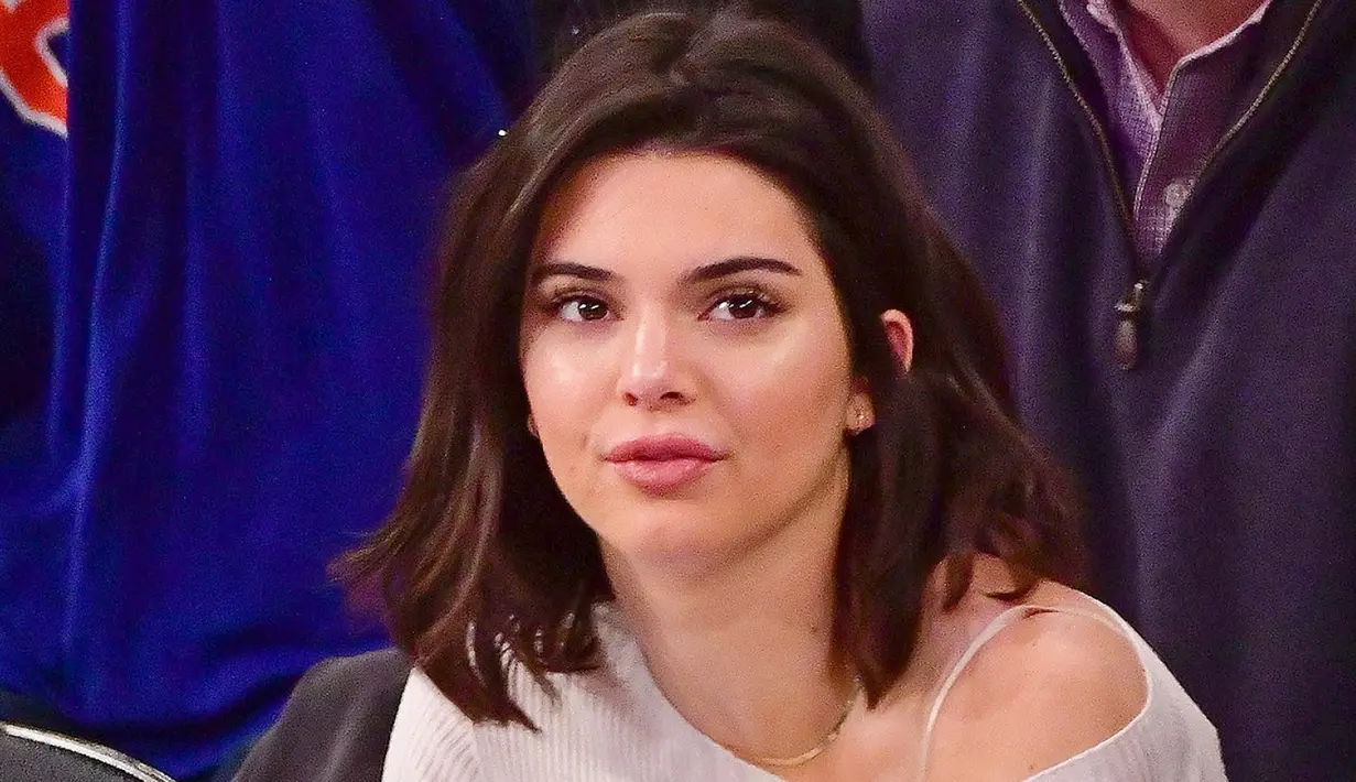 Kendall Jenner tak ingin serius dalam menjalin hubungan. Namun hal tersebut berbeda dengan Anwar Hadid. (USWeekly)