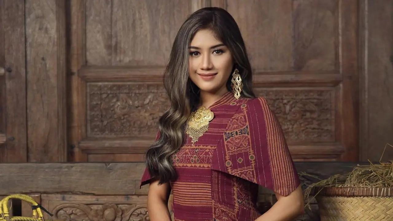 6 Pesona Erina Gudono dalam Balutan Kain Nusantara, Disebut Cocok dengan Kaesang