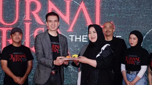 Risa Saraswati ketika menghadiri peluncuran film Jurnal Risa bersama produser Manoj Punjabi di MD Place Jakarta Selatan, Juni 2023. (Foto: Dok. Instagram @risa_saraswati)
