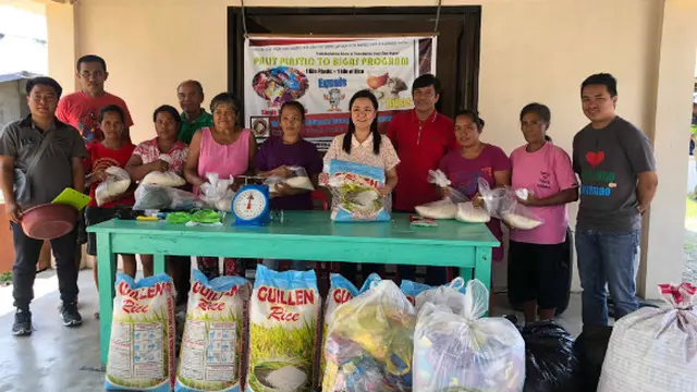 Bantu Menangani Sampah, Warga Desa Filipina Tukarkan Sampah Dengan Beras