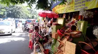 Satu lokasi yang selama ini dikenal menjadi pusat penjualan parsel adalah di Jalan Raya Cikini Jakarta Pusat, tepatnya di Stasiun Cikini