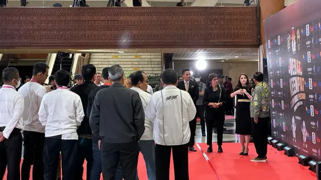 Calon Wakil Presiden (Cawapres) nomor urut 03 Mahfud Md telah tiba di lokasi debat cawapres di Jakarta Convention Center (JCC), Senayan, Jakarta pada malam hari ini, Minggu (21/1/2024).