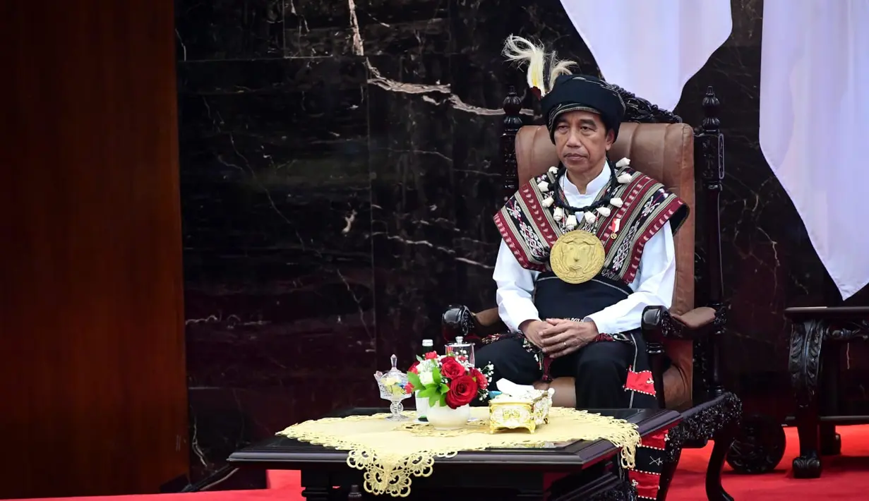 Presiden Joko Widodo atau Jokowi saat menghadiri Sidang Tahunan MPR dan Sidang Bersama DPR-DPD Tahun 2023 di Gedung Nusantara, Kompleks Parlemen, Senayan, Jakarta, Rabu (16/8/2023).  Seperti tahun-tahun sebelumnya, Presiden Jokowi tampak hadir dengan memakai busana adat Nusantara. (Foto: Lukas - Biro Pers Sekretariat Presiden)