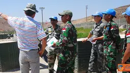 Citizen6, Lebanon: FPHQ UNIFIL Letkol Anan Kurve dan Mayor Tiang Shigiang, memeriksa Markas Satgas POM TNI Konga XXV-D/UNIFIL Sector East Military Police Unit, di UN Posn 7-3, Lebanon Selatan, Kamis (9/8). (Pengirim: Badarudin Bakri).