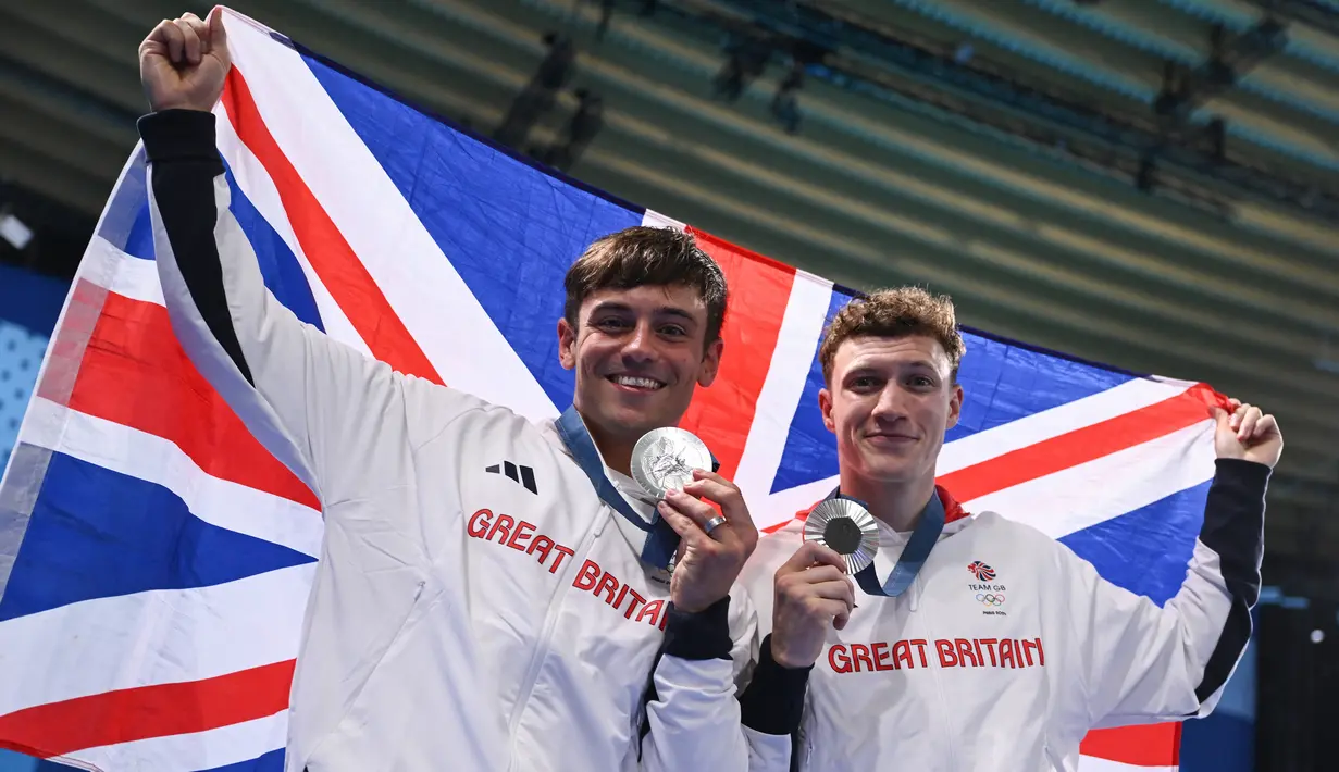 Atlet berusia 30 tahun ini meraih medali perak di nomor 10 meter sinkronisasi bersama Noah Williams untuk melengkapi koleksi medalinya, setelah sebelumnya meraih medali emas di Tokyo dan tiga perunggu lainnya. (SEBASTIEN BOZON / AFP)