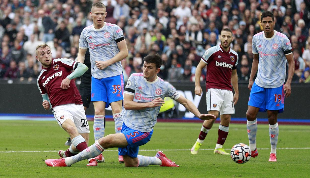 Tembakan Jarrod Bowen pada menit ke-17 hampir membuat West Ham unggul jika saja tembakannya tidak diblok Aaron Wan Bissaka. (AP/Ian Walton)