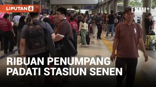 VIDEO: Ribuan Penumpang Kereta Api Padat di Stasiun Senen Jelang Libur Imlek