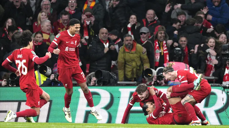 Foto: Virgil van Dijk Cetak Gol Dramatis, Liverpool Juara Carabao Cup 2023/2024