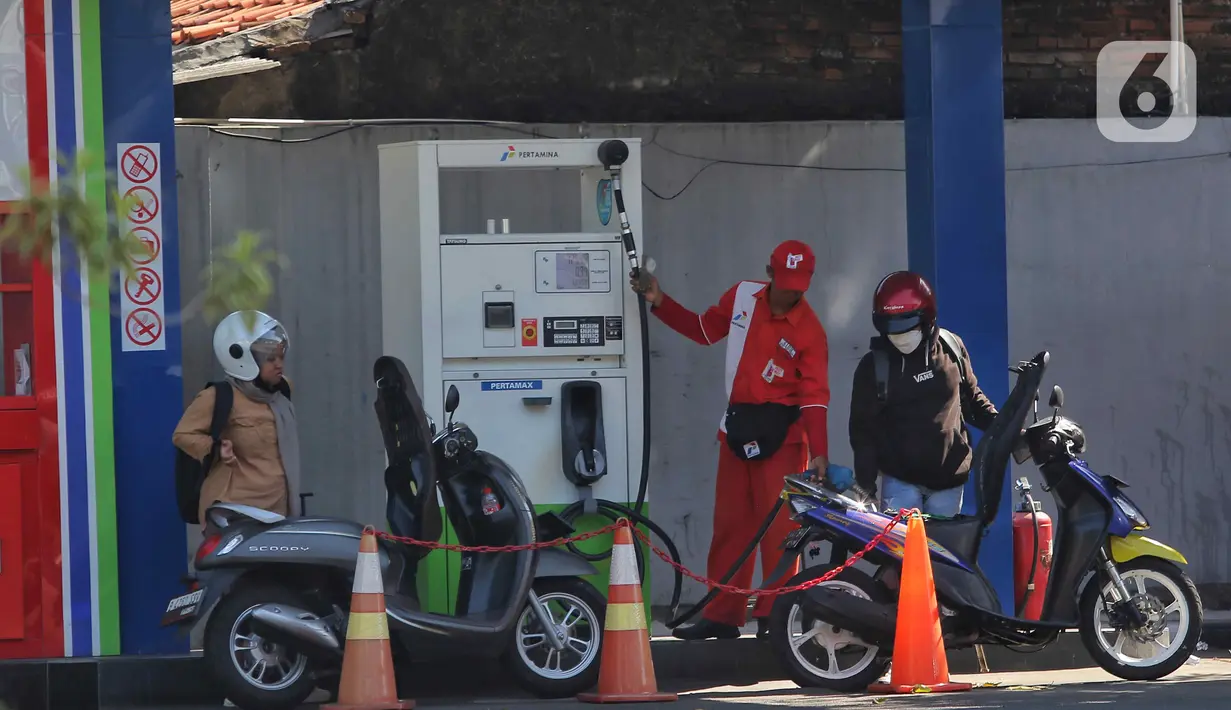 Vice President (VP) Corporate Communication Pertamina Fadjar Djoko Santoso mengatakan, Pertamina Group siap untuk melayani masyarakat dalam merayakan Nataru 2024. (Liputan6.com/Angga Yuniar)