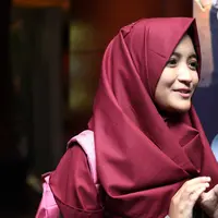 Komika Arafah Rianti ternyata baru mengalami putus cinta. Tak terlihat galau, kabarnya Arafah dengan mudah mendapatkan sosok pria baru yang berhasil memikat hatinya. Berstatus mahasiswa, lelaki itu ternyata juga melirik Arafah. (Nurwahyunan/Bintang.com)