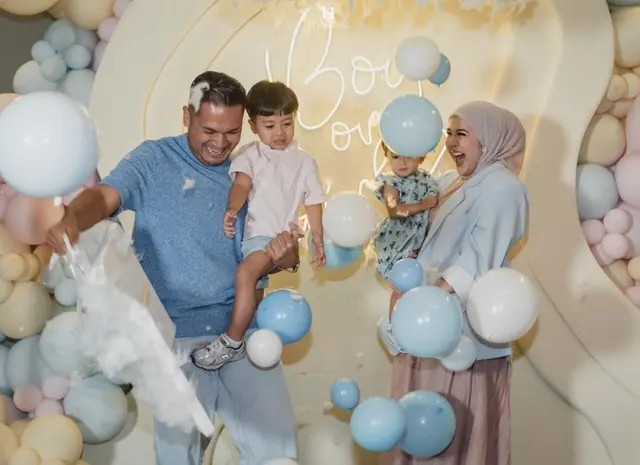 6 Momen Kesha Ratuliu rayakan gender reveal kehamilan ketiga, El Rumi nggak segan bertingkah kocak