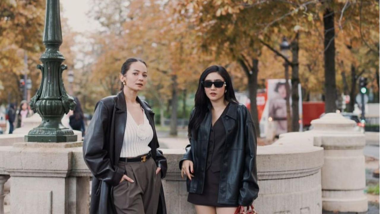 5 Potret Kekompakan Febby Rastanty dan Enzy Storia Plesiran di Paris, Outfit Parisian Chic Memikat