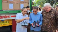 Menteri Perdagangan Zulkifli Hasan, melepas 6.700 pasang sepatu Nike yang diproduksi di PT Pratama Abadi, Tangerang Selatan (Tangsel), untuk diekspor ke Heijen, Limburg, Belanda, Selasa (13/9/2022).