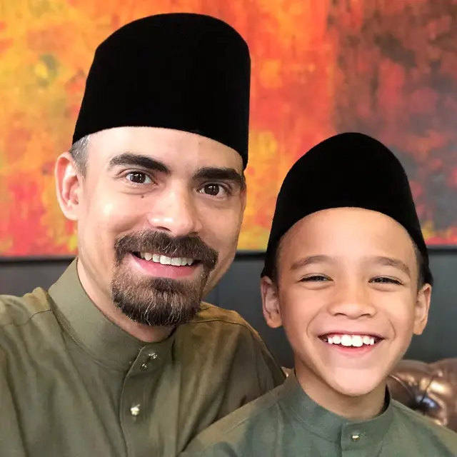 6 Kenangan Manis Ashraf Sinclair dengan Noah, Penuh Kasih Sayang