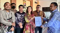 Vidio bekerja sama dengan Kepolisian Daerah Banten mengambil langkah tegas terhadap dua aplikasi penyiaran online ilegal, yaitu LK21 dan Drakorindo, yang diduga melakukan tindak pembajakan terhadap Original Series milik Vidio. (Dok Vidio)