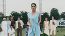 Untuk tampilan yang lebih bright, Azizah Salsha kenakan outfit serupa namun dengan warna sky blue [@azizahsalsha_]