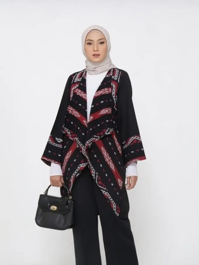 7 Model Cardigan dengan Outer Batik yang Elegan dan Stylish