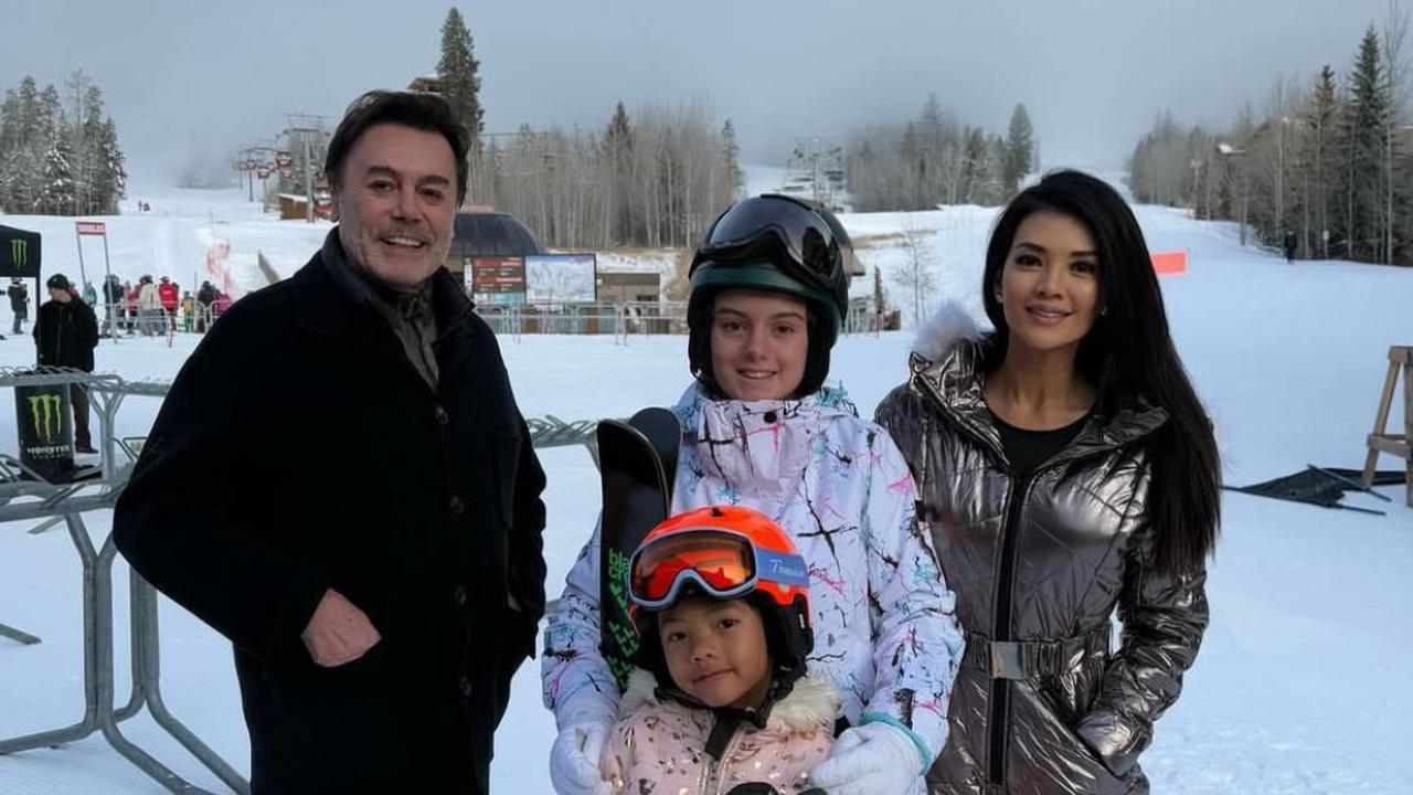 7 Potret Farah Quinn dan Keluarga Nikmati Liburan Musim Dingin, Snowboard Hingga Momen Santai!