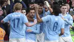 Manchester City sukses melangkah ke babak final Piala FA 2023/2024 setelah menyingkirkan Chelsea di semifinal dengan skor tipis 1-0 pada laga yang digelar di Wembley Stadium, London, Sabtu (20/4/2024) malam WIB. The Citizens harus menunggu hingga menit ke-84 untuk menggetarkan jala gawang The Blues melalui aksi Bernardo Silva. (AP Photo/Ian Walton)