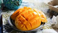 How to eat a mango at home. (Photo: Desirae Hayes-Vitor/Unsplash)